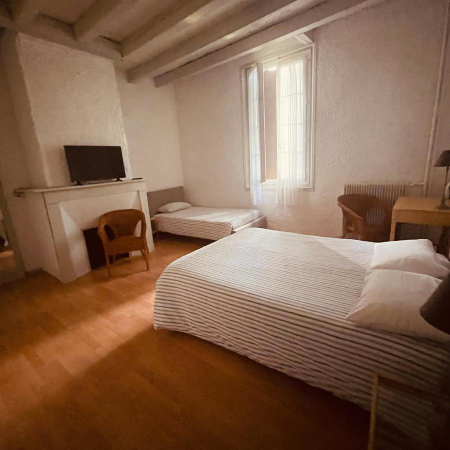 Hotel Et Restaurant Traditionnel L' Escalandes Lesperon  Eksteriør bilde