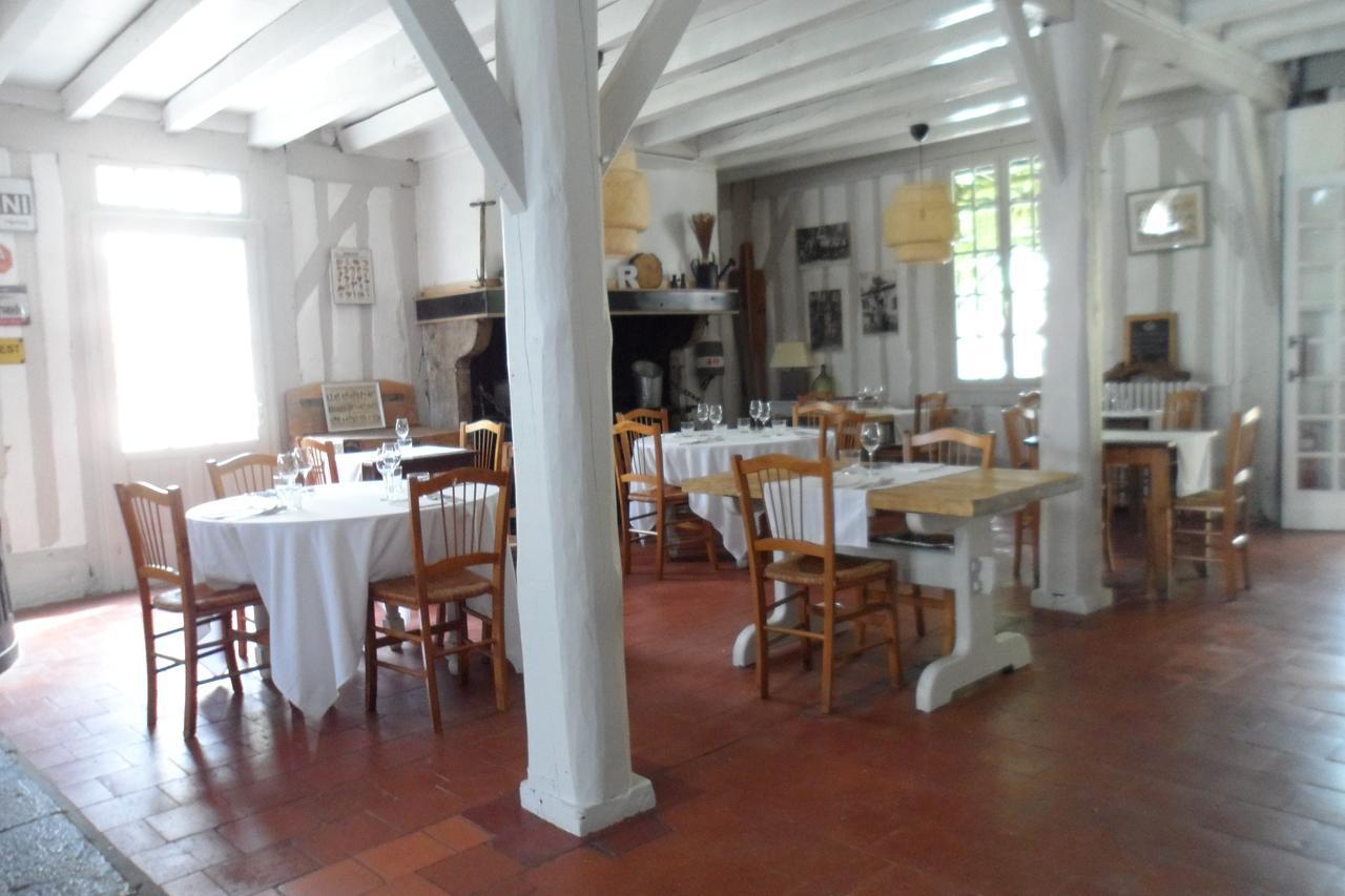 Hotel Et Restaurant Traditionnel L' Escalandes Lesperon  Eksteriør bilde