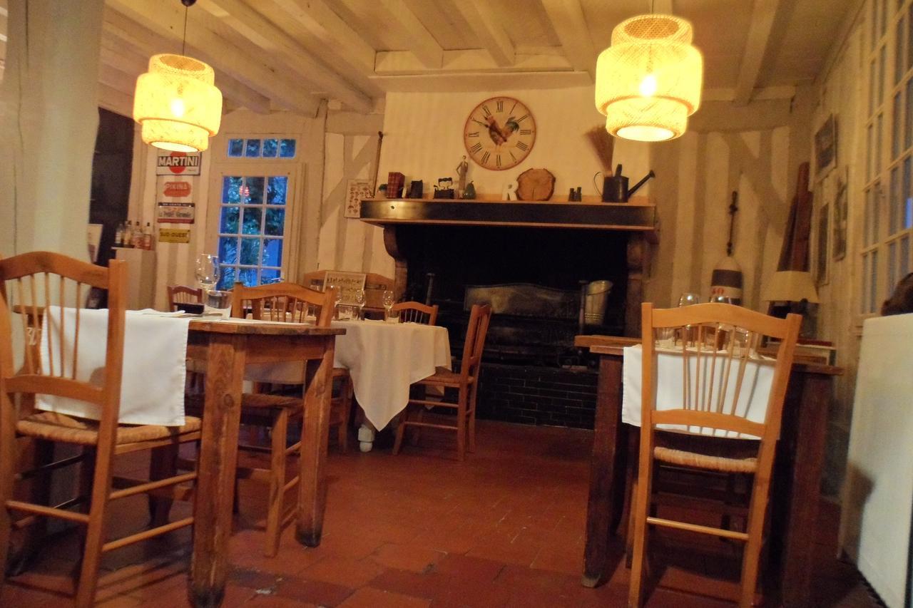 Hotel Et Restaurant Traditionnel L' Escalandes Lesperon  Eksteriør bilde